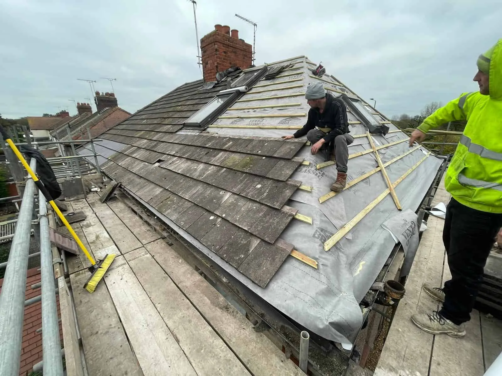 Dragon Elite Roofing team
