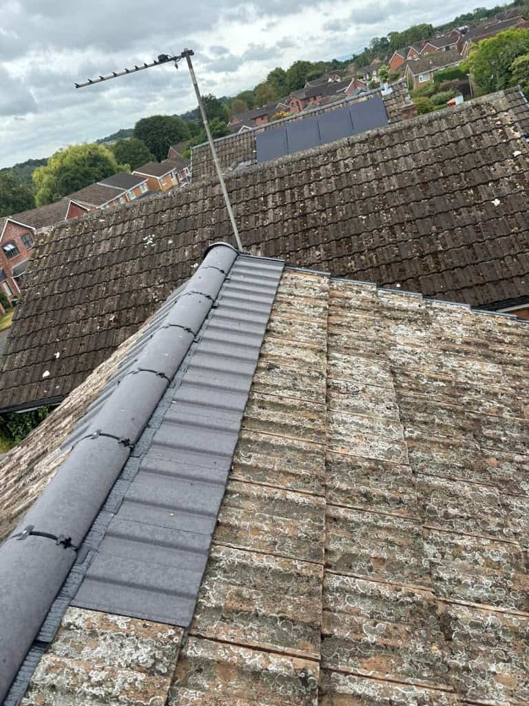 Roof ridge repair to fix emergency leak issue